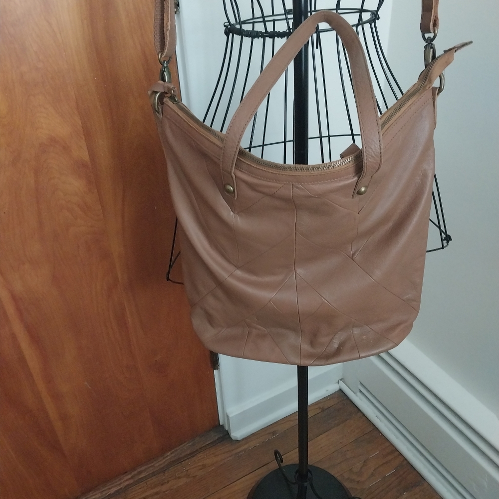 Lucky Brand Elegant Tan Leather Shoulder Bag/ Crossbody. Excellebt Condition.
